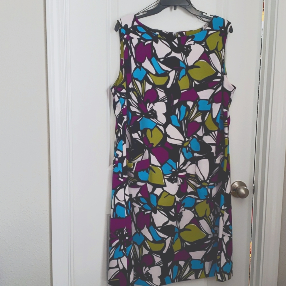 Scarlett Woman Sleeveless Floral Black White Purple Green Knee Length Dress 18W